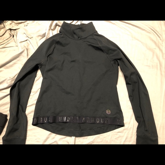 Underarmour crop long sleeve - Picture 2 of 3
